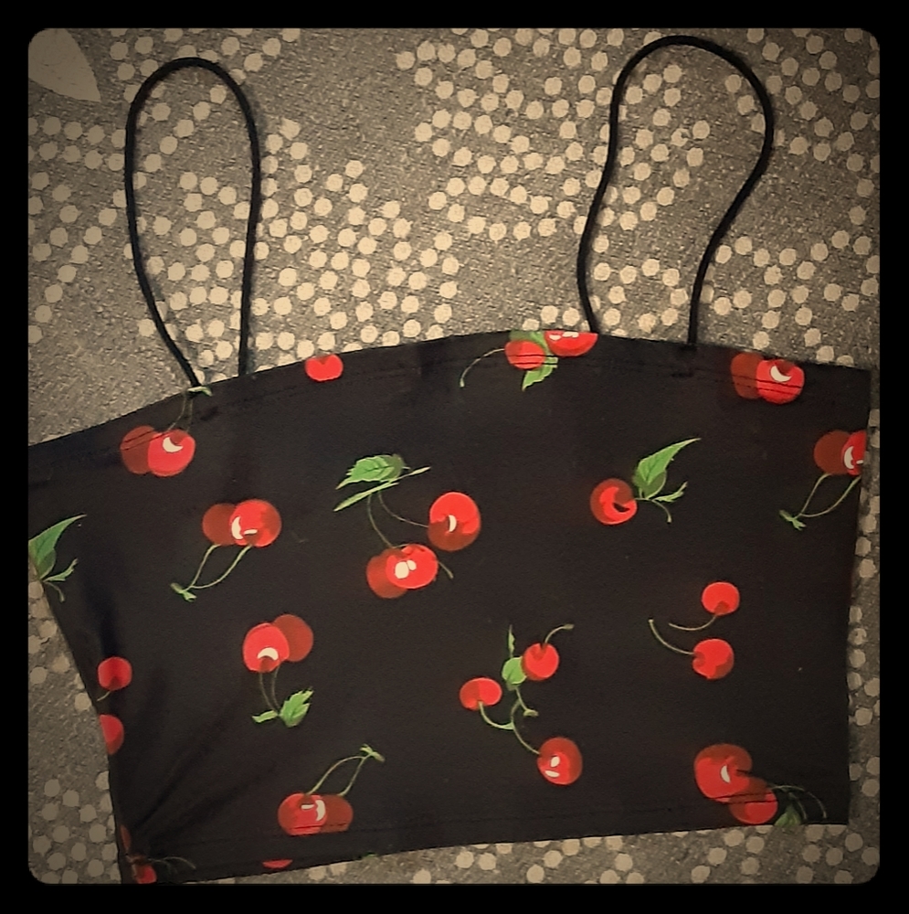 🍒🍒Brand New, SHEIN cherry crop top! 🍒🍒